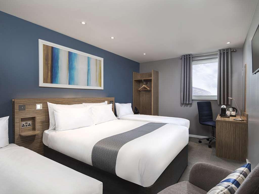 Travelodge London Ealing Pokój zdjęcie