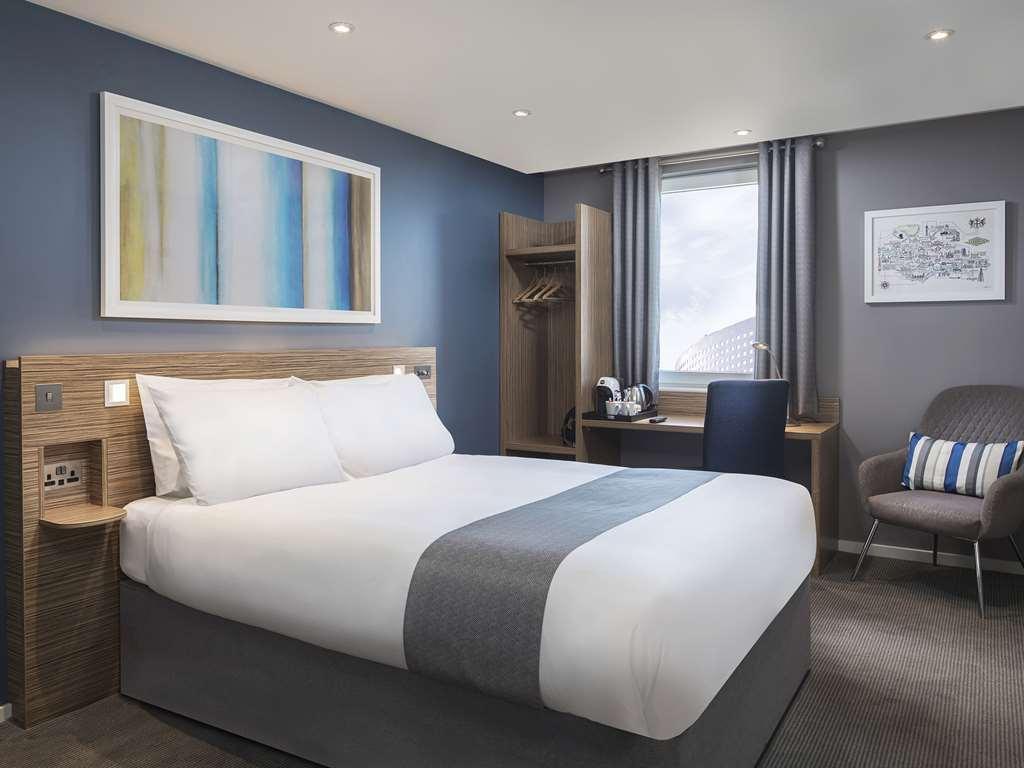 Travelodge London Ealing Pokój zdjęcie
