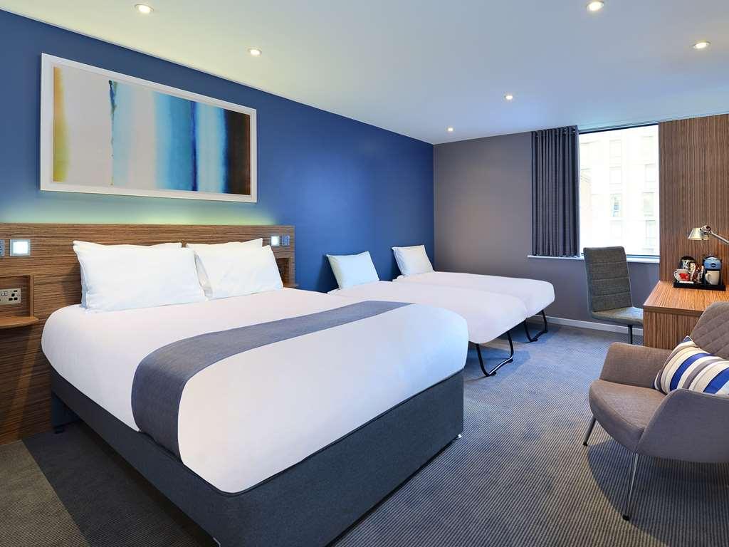 Travelodge London Ealing Pokój zdjęcie