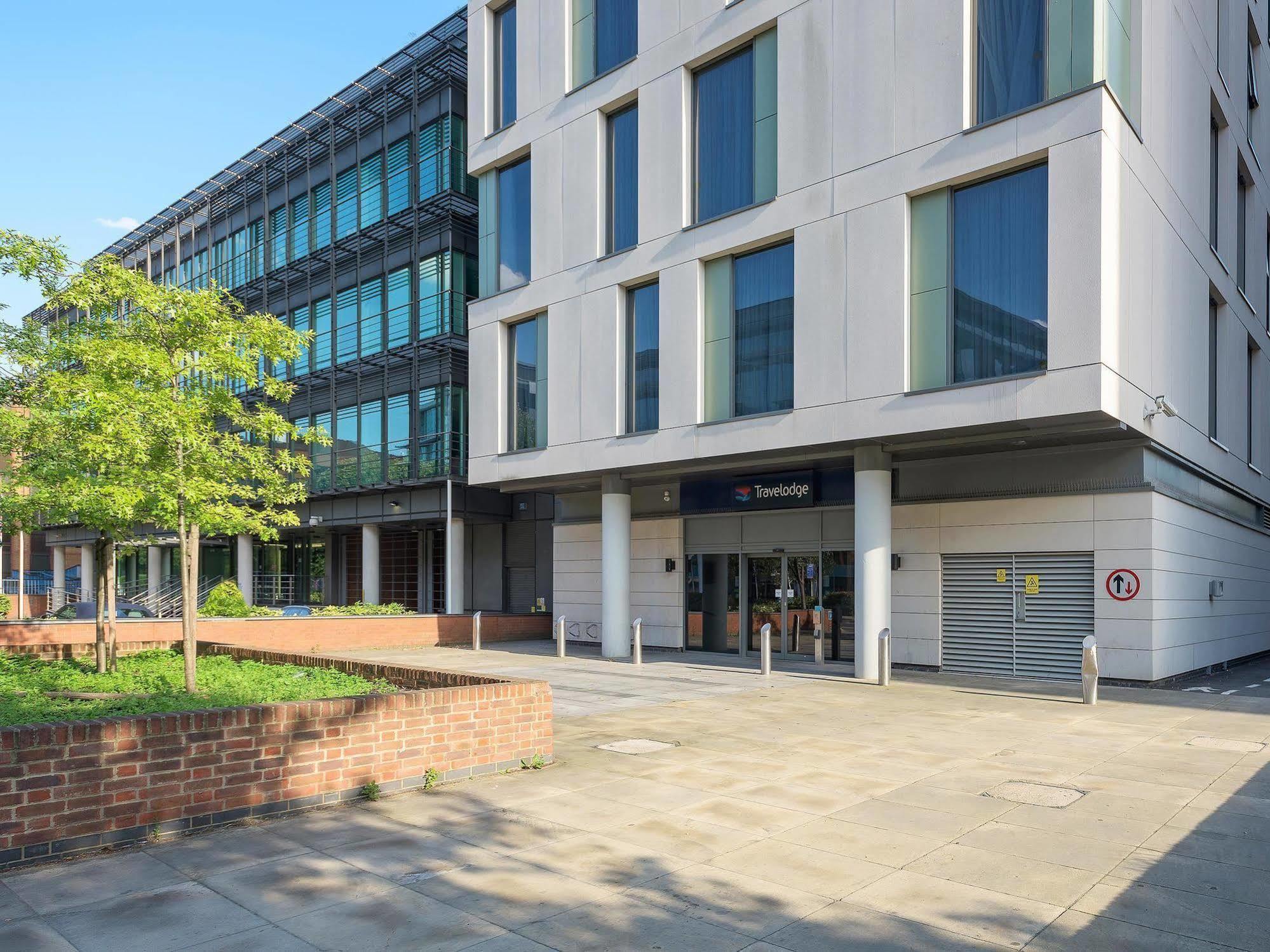 Travelodge London Ealing Zewnętrze zdjęcie