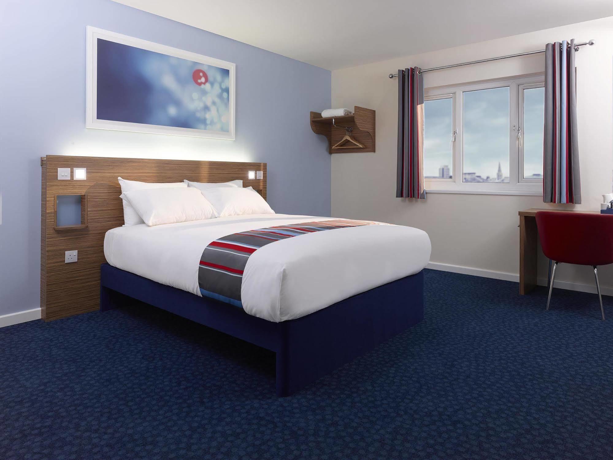 Travelodge London Ealing Zewnętrze zdjęcie