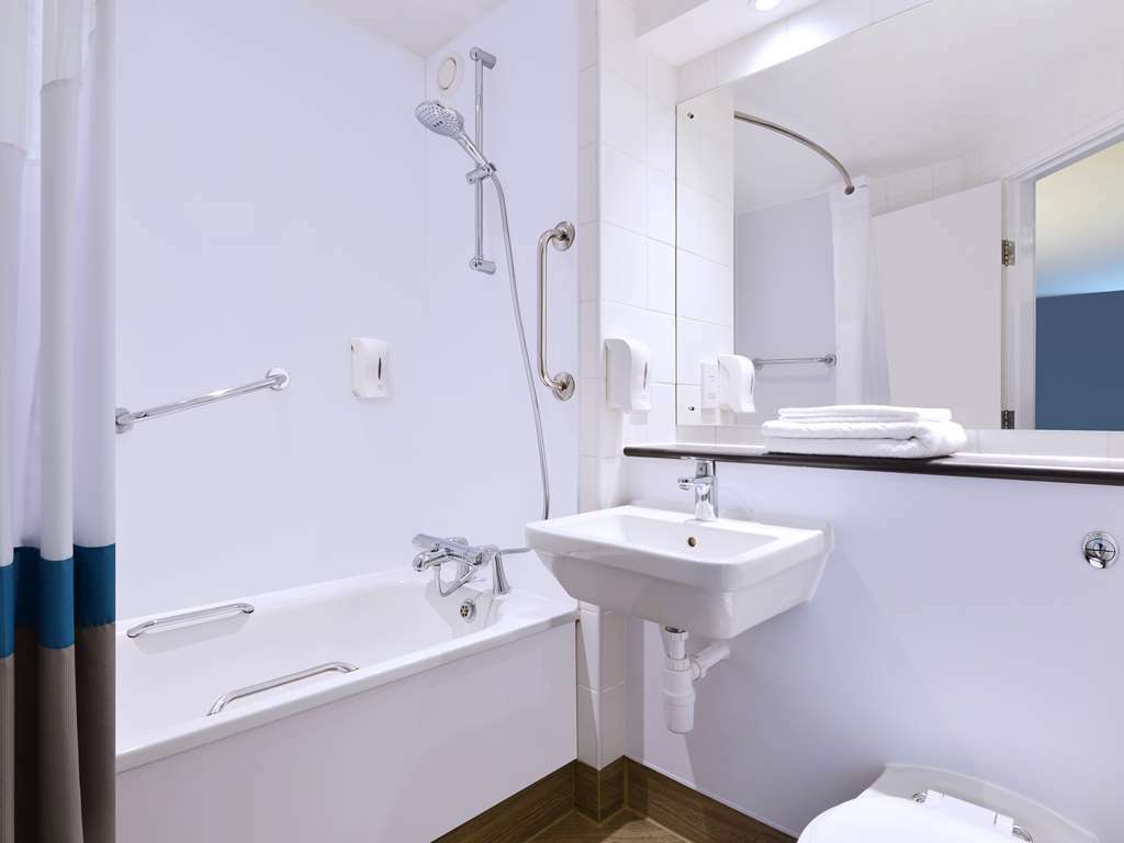 Travelodge London Ealing Pokój zdjęcie
