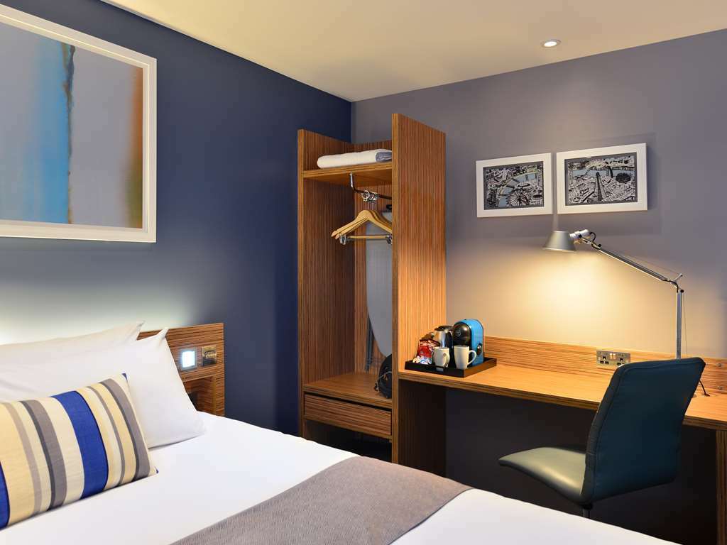 Travelodge London Ealing Pokój zdjęcie